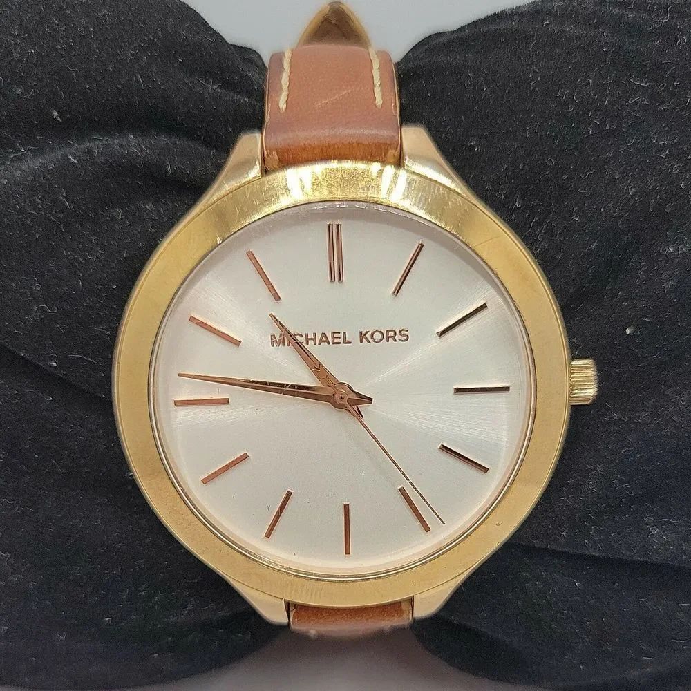 Michael Kors Runway MK2284 Women Stainless Steel Analog Dial Quartz Watch AM544